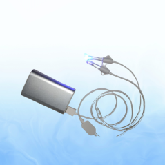 Přístroj na bázi modrého LED A UVA